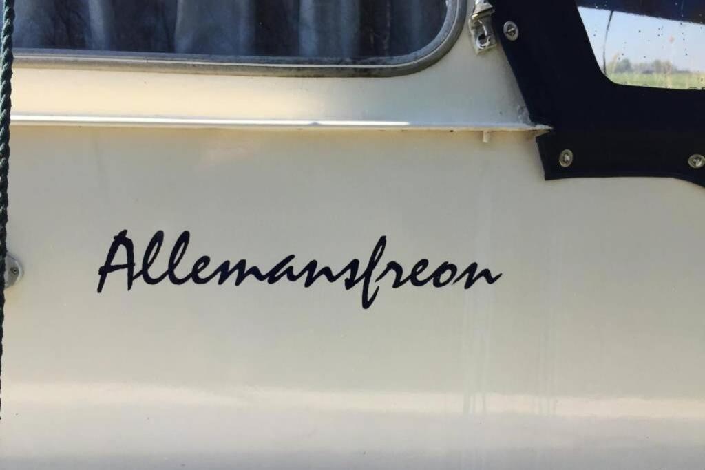 Boat Allemansfreon - Kamperen Op Het Water - Niet Om Mee Te Varen - Read Host Profile-Lees Hostprofiel Jutrijp Exterior photo