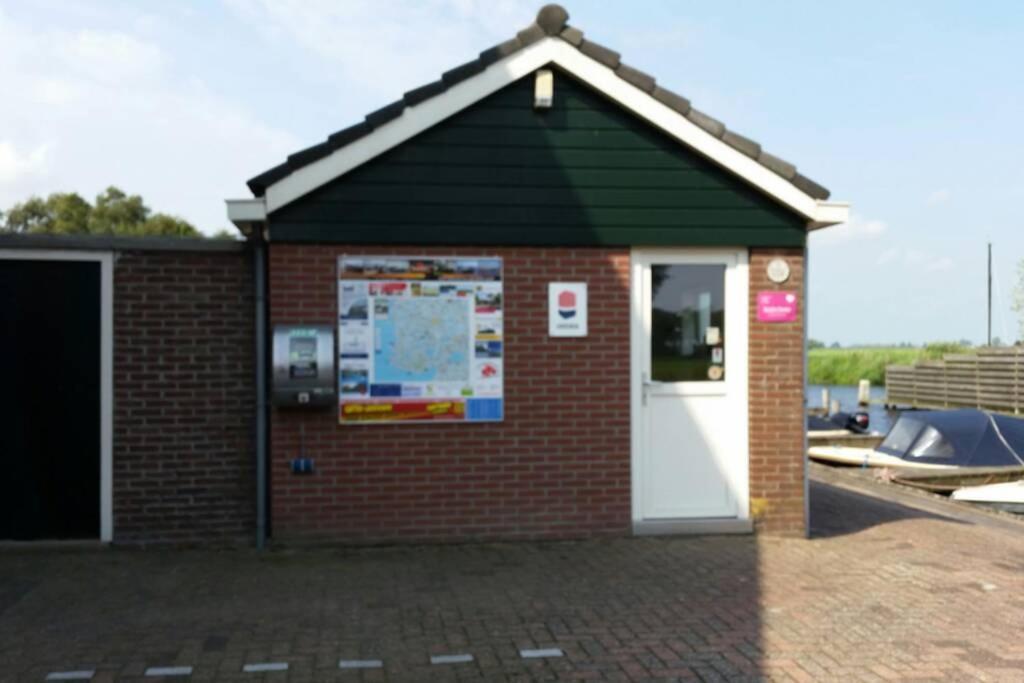 Boat Allemansfreon - Kamperen Op Het Water - Niet Om Mee Te Varen - Read Host Profile-Lees Hostprofiel Jutrijp Exterior photo