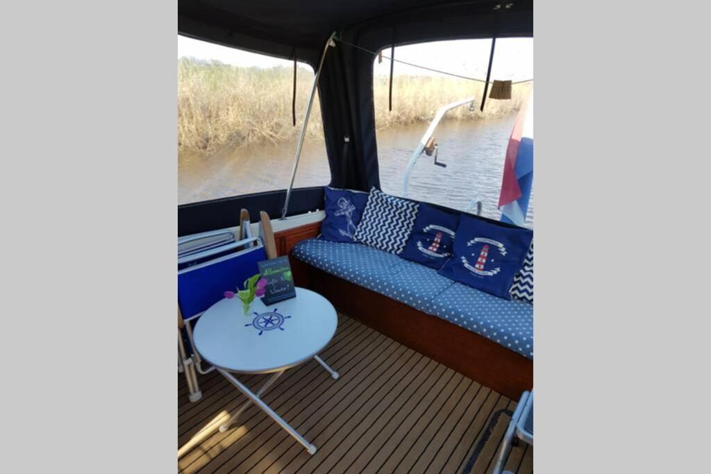 Boat Allemansfreon - Kamperen Op Het Water - Niet Om Mee Te Varen - Read Host Profile-Lees Hostprofiel Jutrijp Exterior photo