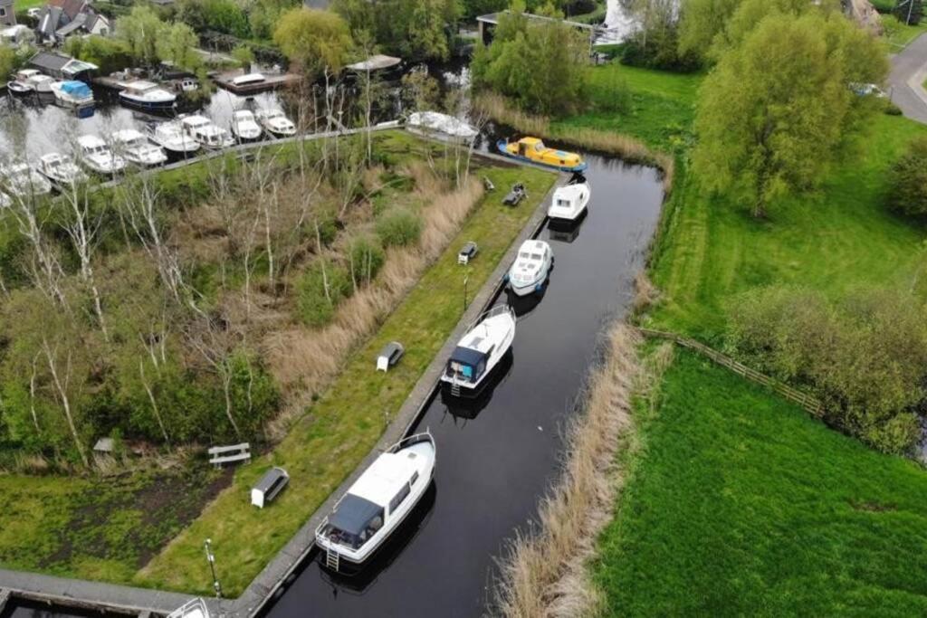 Boat Allemansfreon - Kamperen Op Het Water - Niet Om Mee Te Varen - Read Host Profile-Lees Hostprofiel Jutrijp Exterior photo