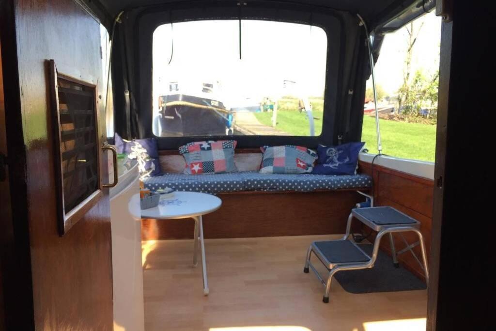 Boat Allemansfreon - Kamperen Op Het Water - Niet Om Mee Te Varen - Read Host Profile-Lees Hostprofiel Jutrijp Exterior photo