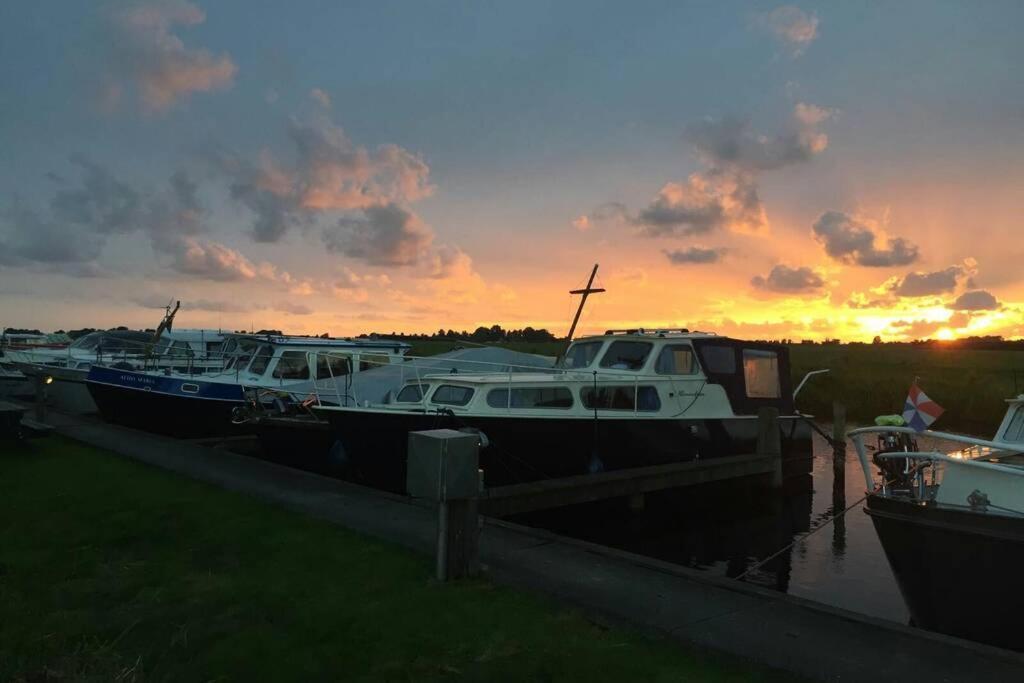 Boat Allemansfreon - Kamperen Op Het Water - Niet Om Mee Te Varen - Read Host Profile-Lees Hostprofiel Jutrijp Exterior photo