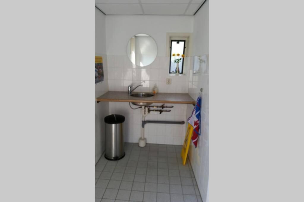 Boat Allemansfreon - Kamperen Op Het Water - Niet Om Mee Te Varen - Read Host Profile-Lees Hostprofiel Jutrijp Exterior photo