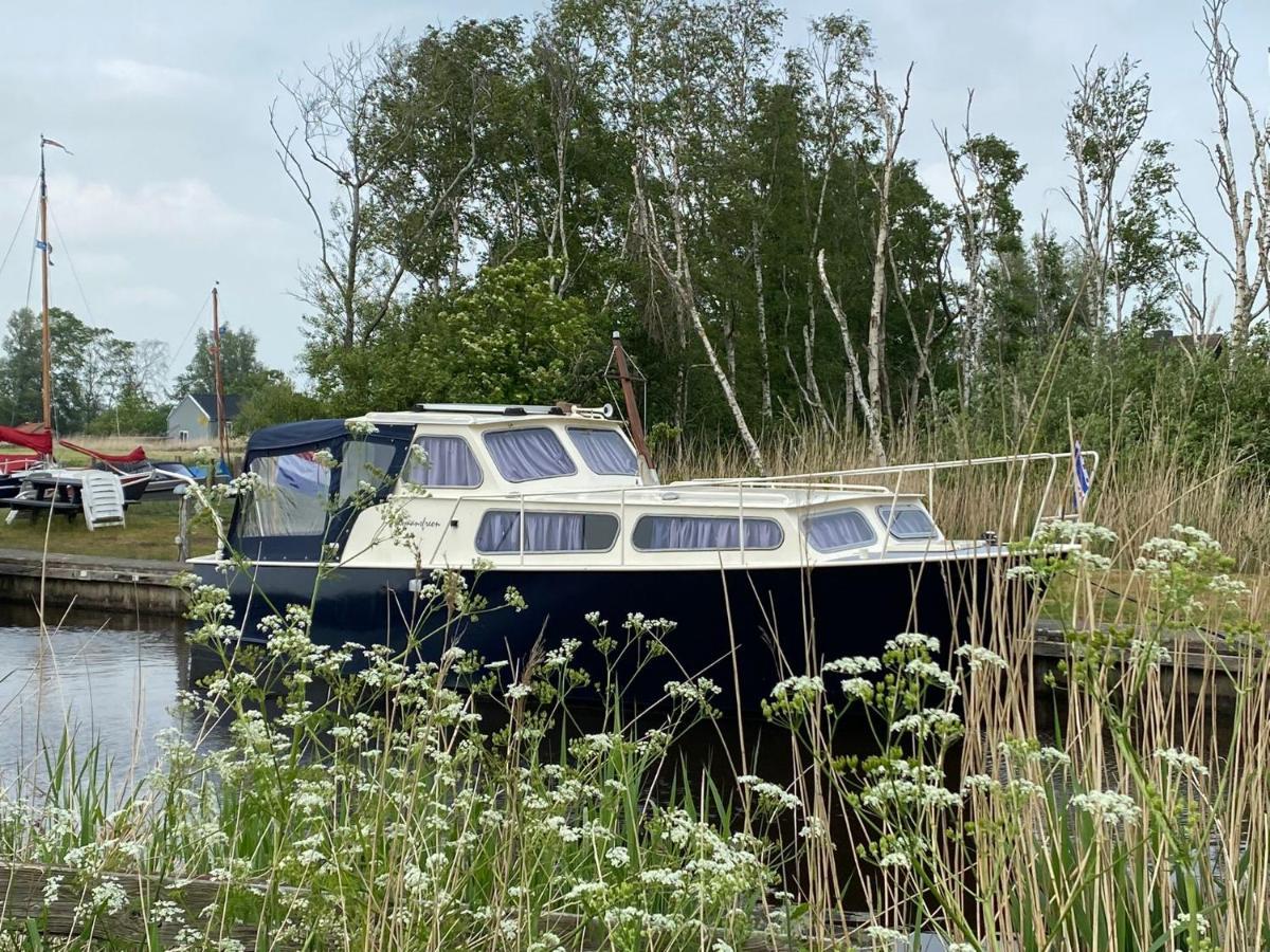 Boat Allemansfreon - Kamperen Op Het Water - Niet Om Mee Te Varen - Read Host Profile-Lees Hostprofiel Jutrijp Exterior photo