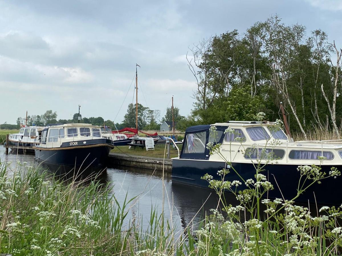 Boat Allemansfreon - Kamperen Op Het Water - Niet Om Mee Te Varen - Read Host Profile-Lees Hostprofiel Jutrijp Exterior photo